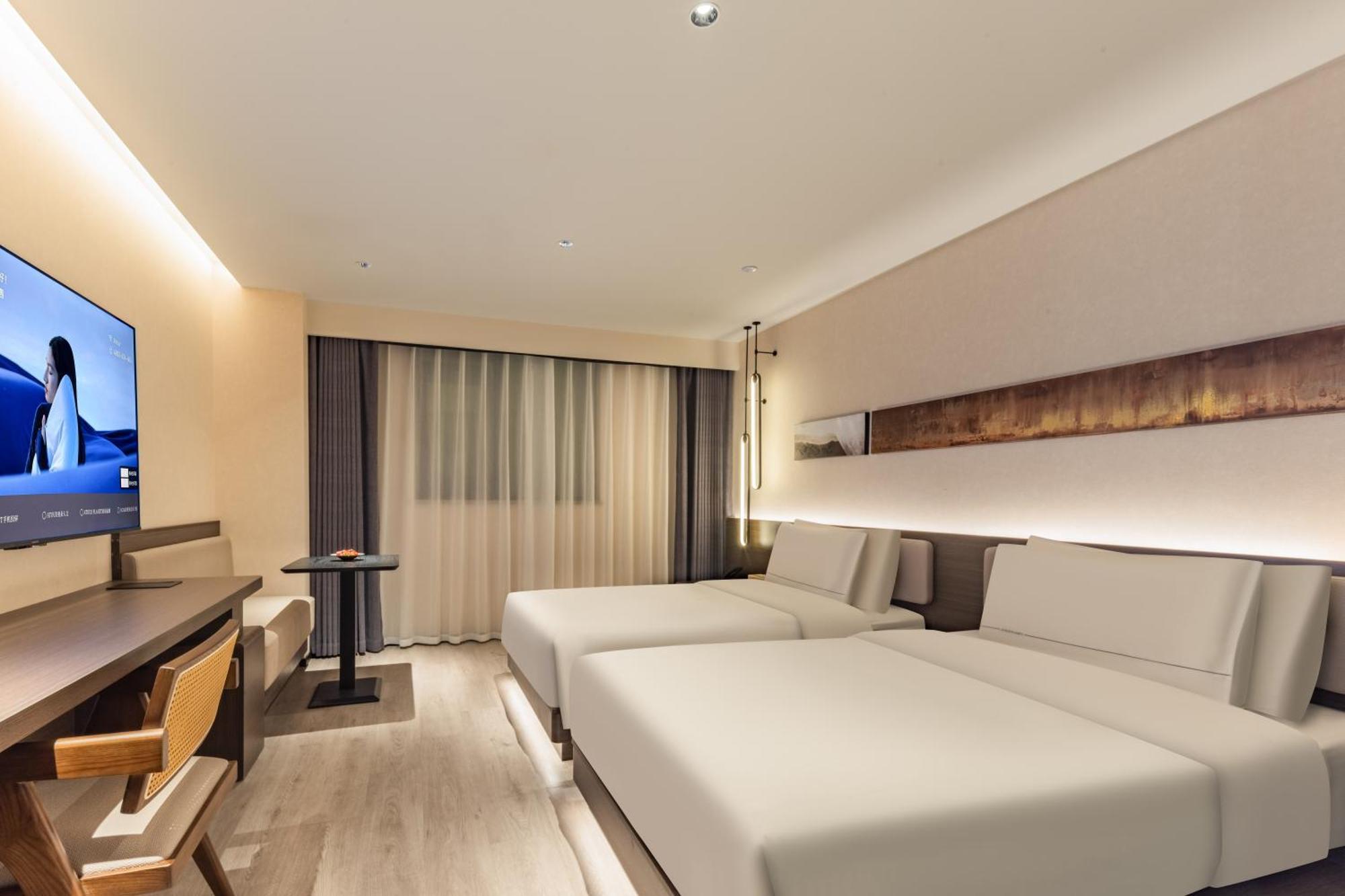 Hotel Atour Xujiahui Stadium 4*